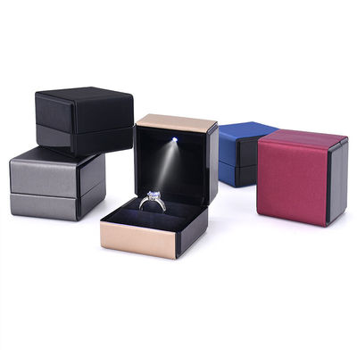 Van het LEIDENE het Lichte Vakje van het Leerjuwelen Juwelenvoorstel Ring Necklace Bracelet Bracelet Packaging Geborstelde
